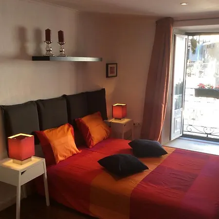 Flores @ Principe Real Apartman
